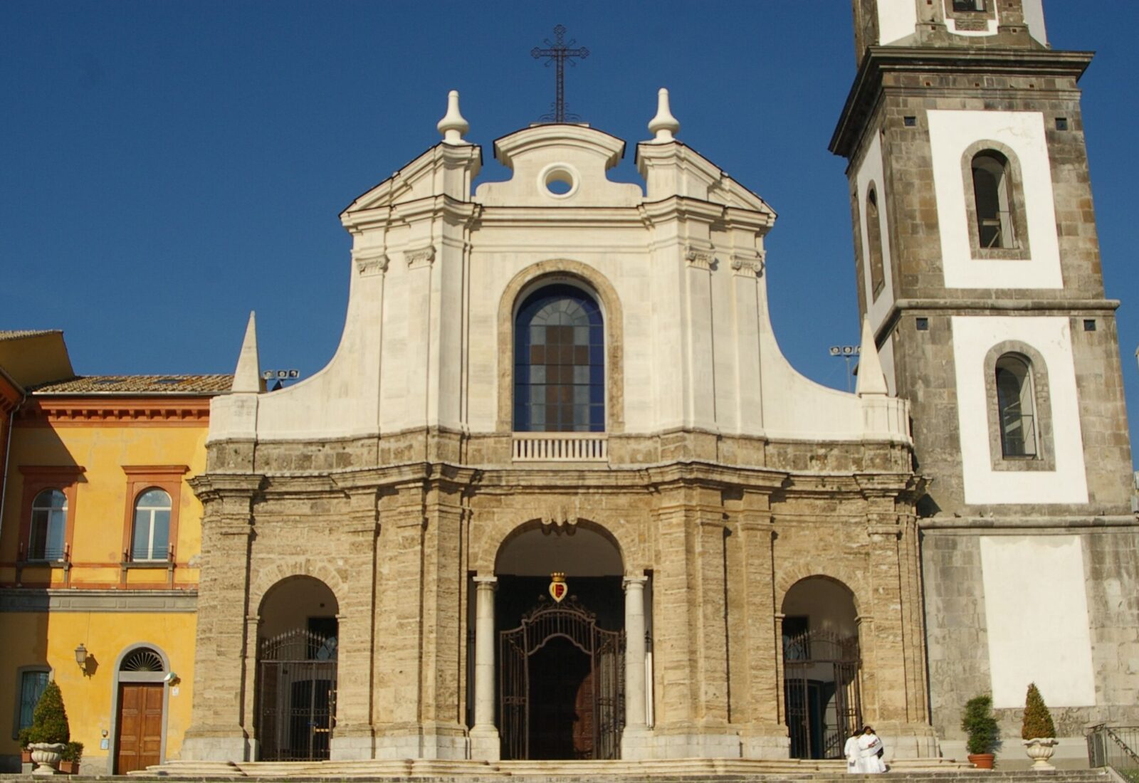 Facciata del Santuario di San Francesco e Sant’Antonio, fotografia del 2009.